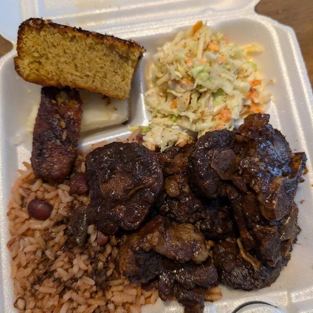 Oxtail with rice and peas and corn bread